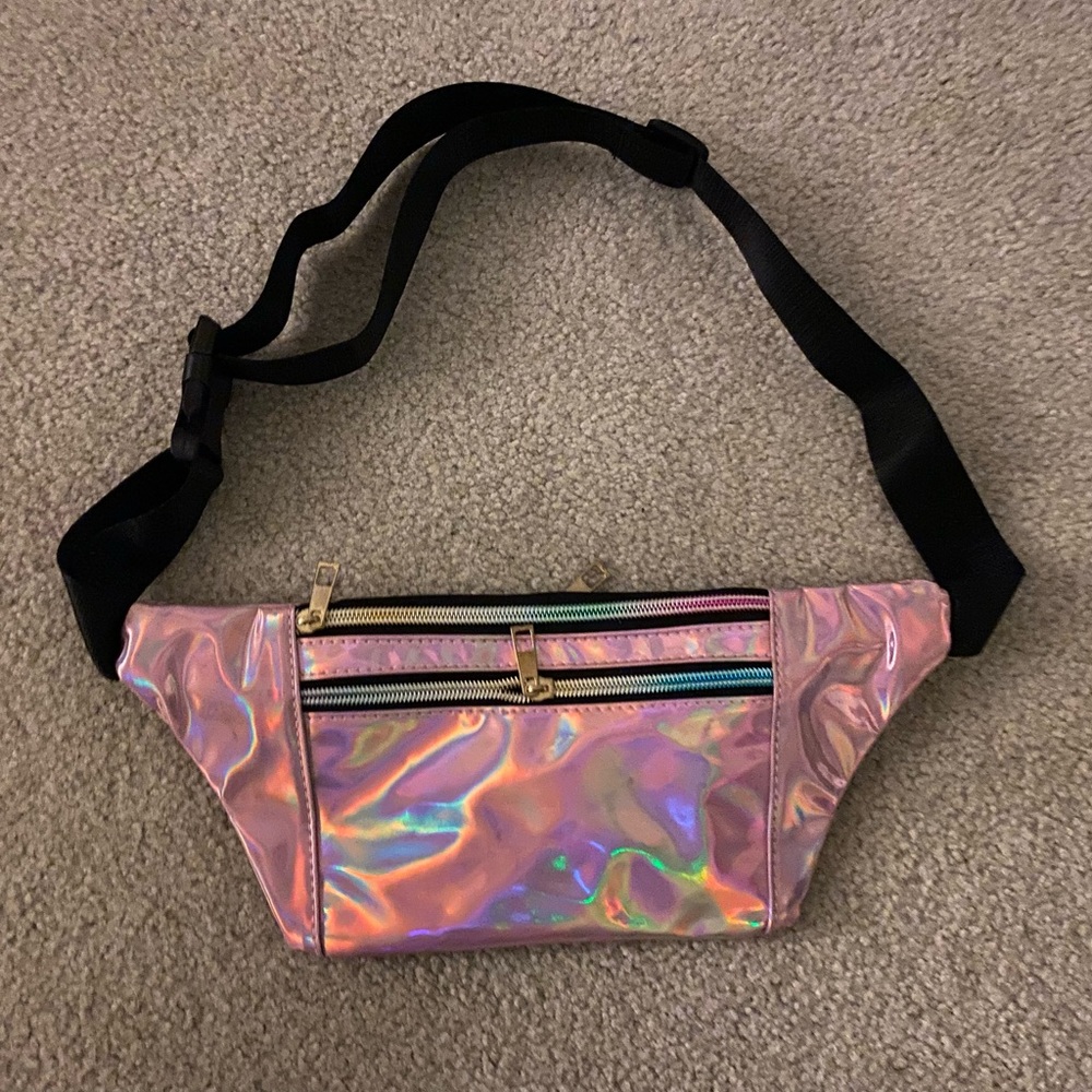 NWOT Festival Fanny Pack in Reflective Pink